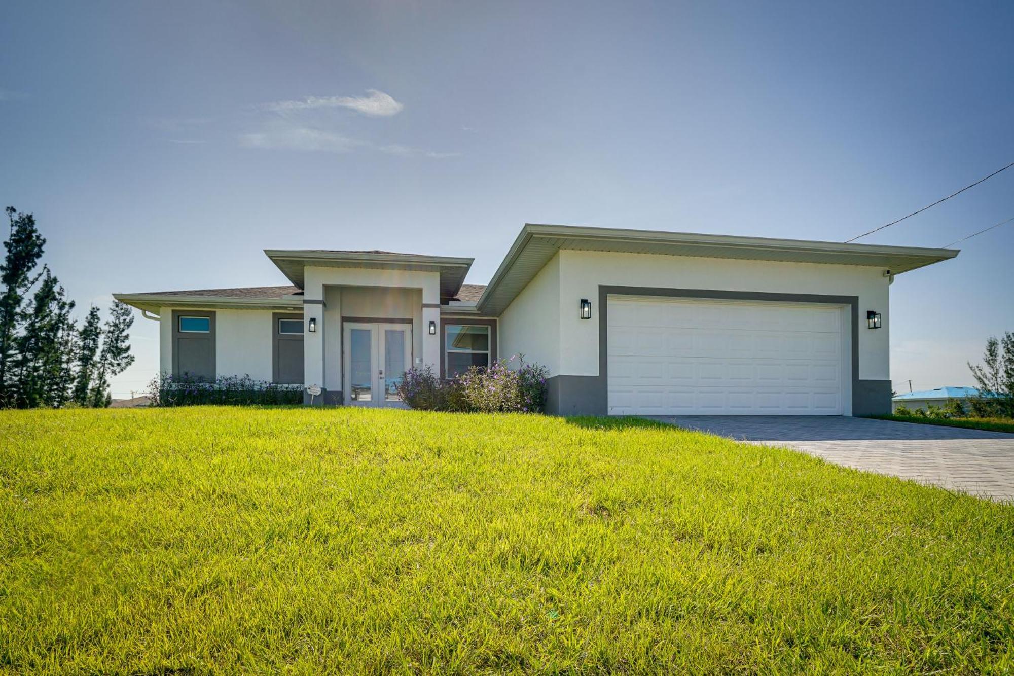 Canal-Front Cape Coral Vacation Rental With Patio! Exterior photo