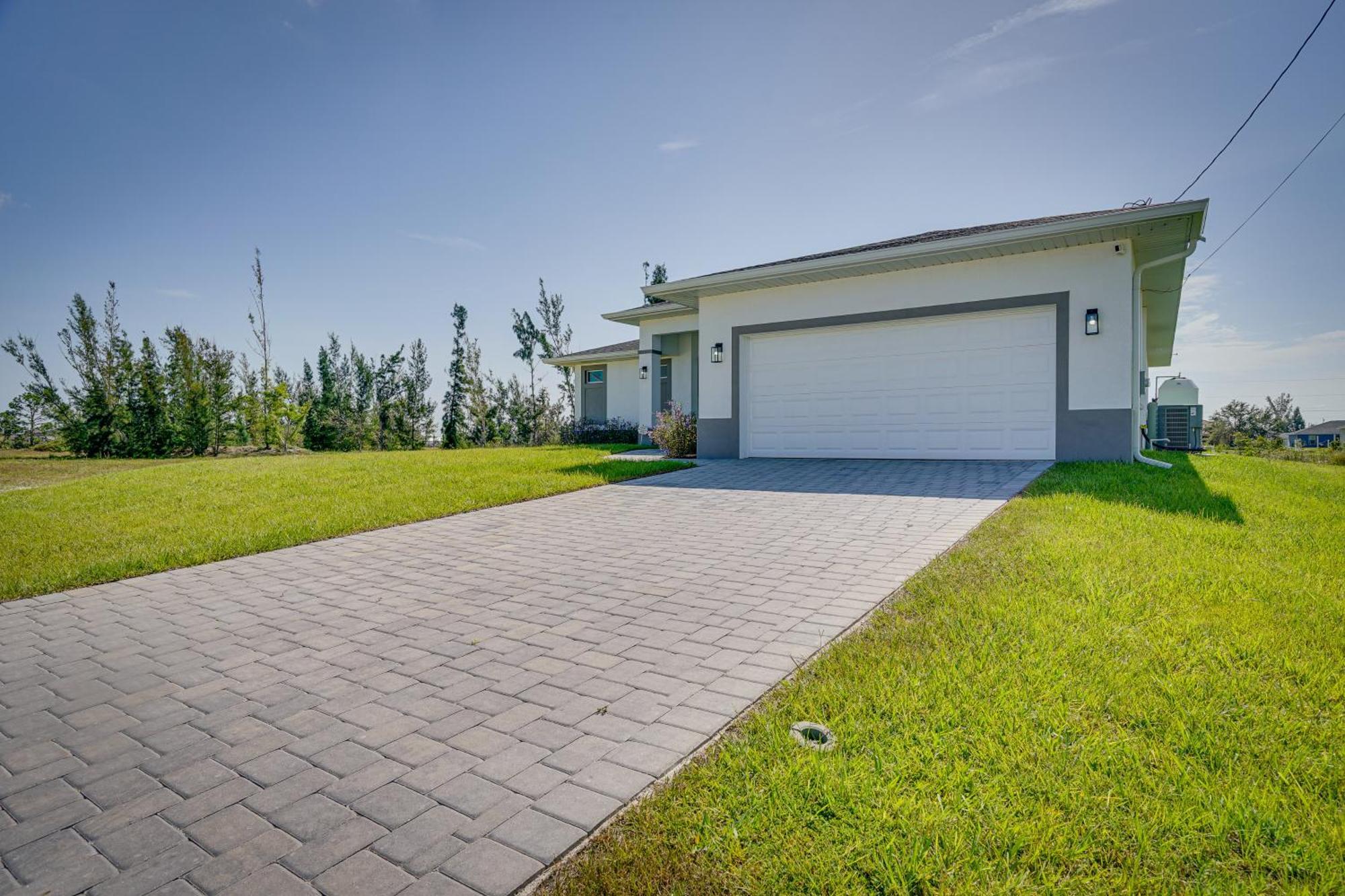 Canal-Front Cape Coral Vacation Rental With Patio! Exterior photo