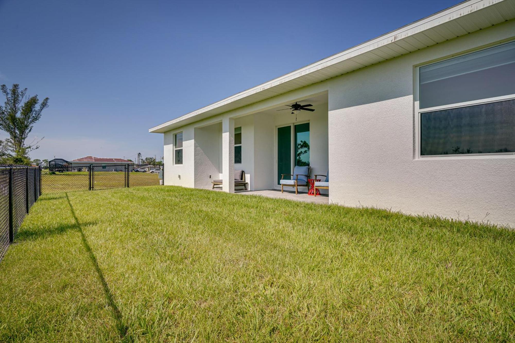 Canal-Front Cape Coral Vacation Rental With Patio! Exterior photo